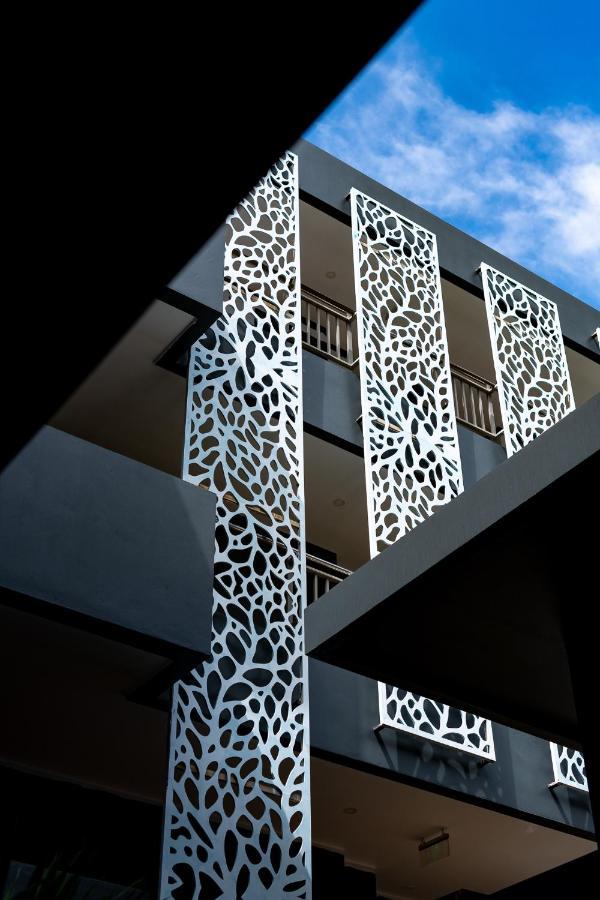 포토 호텔 푸켓  푸껫 외부 사진 The building's facade