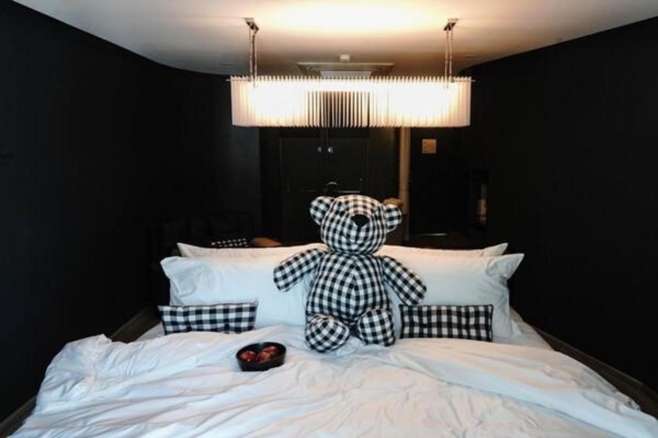 포토 호텔 푸켓  푸껫 외부 사진 The Bear Suite