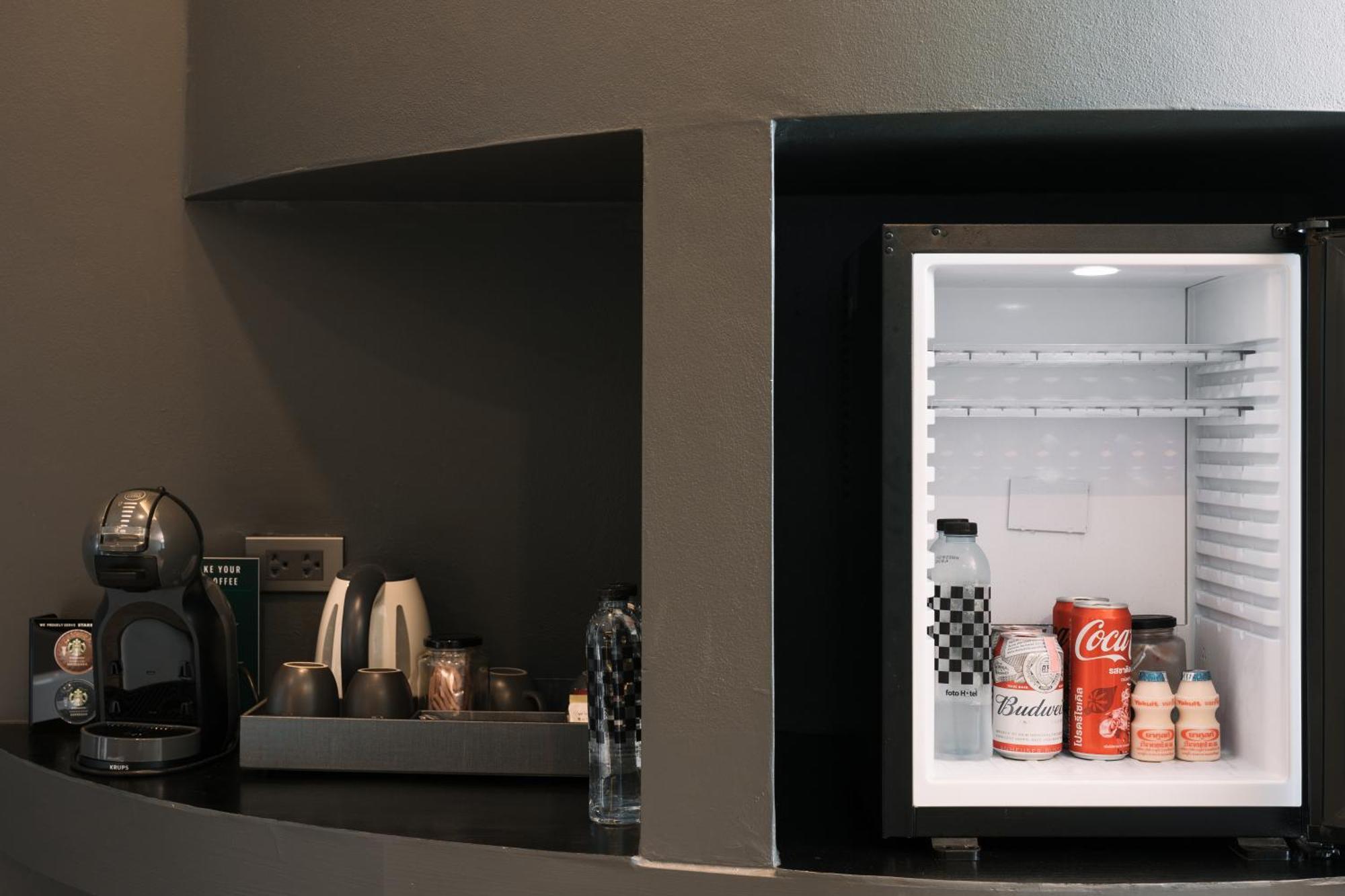 포토 호텔 푸켓  푸껫 외부 사진 A built-in beverage refrigerator