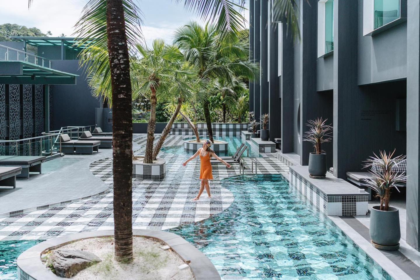 포토 호텔 푸켓  푸껫 외부 사진 The swimming pool at the hotel